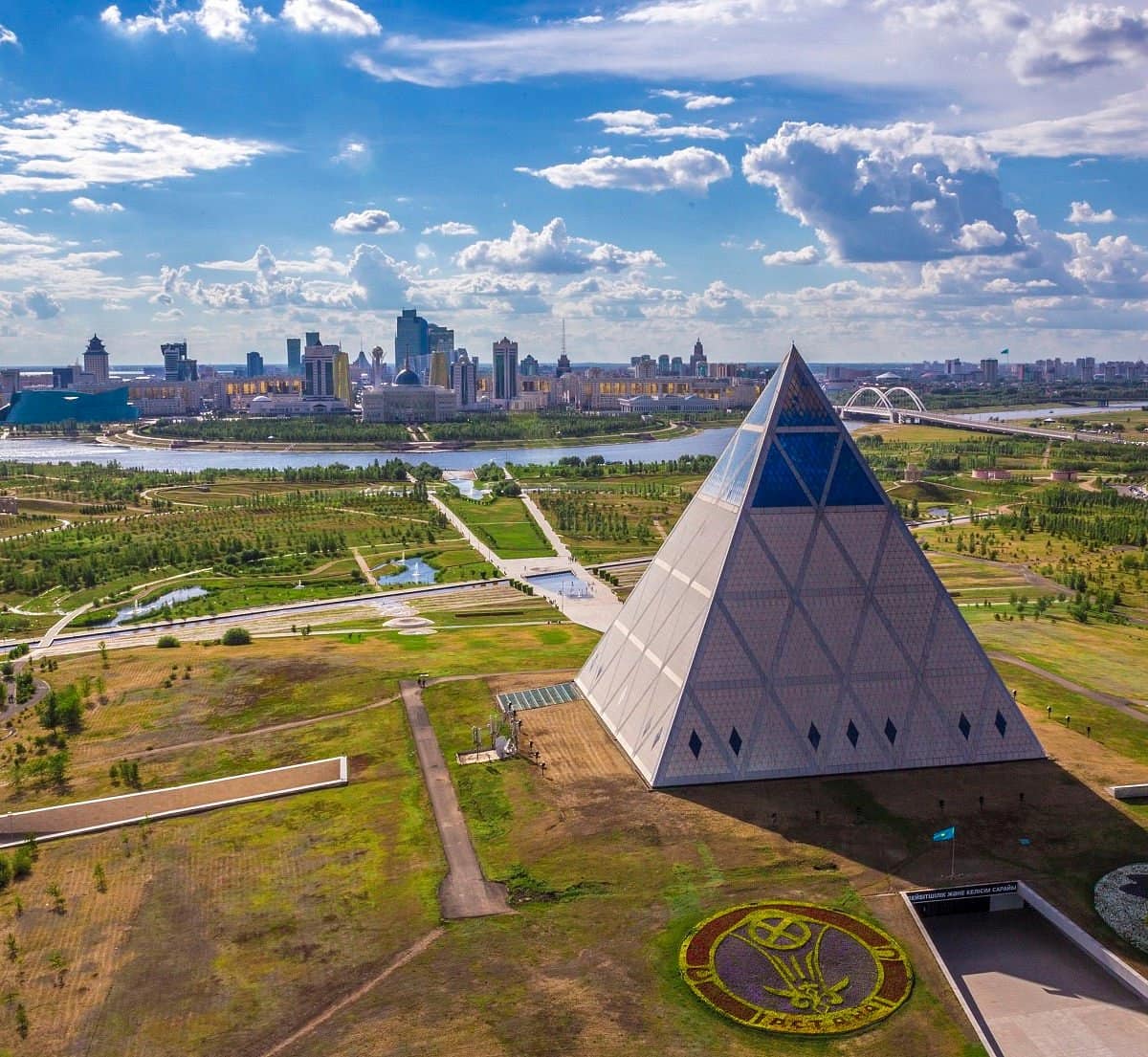 Kazakistan Astana Piramit Şantiyesi Çelik Karkas ve Paslanmaz Korkuluklar
